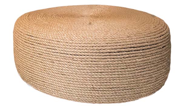 Un pouf d'intérieur fabriqué à partir d'un pneu recyclé